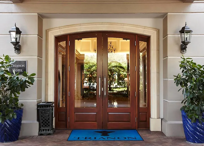 Trianon Bonita Bay Hotel